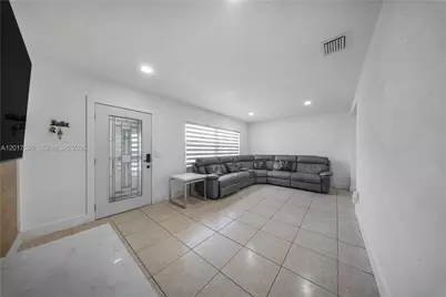661 E 7th St, Hialeah, FL 33010 - Photo 9