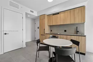 121 NE 5th St, Miami, FL 33132 - Photo 3