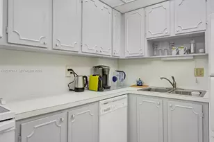 3113 S Ocean Dr, Hallandale Beach, FL 33009 - Photo 19