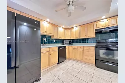 800 Parkview Dr #1007, Hallandale Beach, FL 33009 - Photo 13