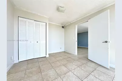 800 Parkview Dr #1007, Hallandale Beach, FL 33009 - Photo 7