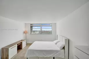 7850 Byron Ave, Miami Beach, FL 33141 - Photo 23