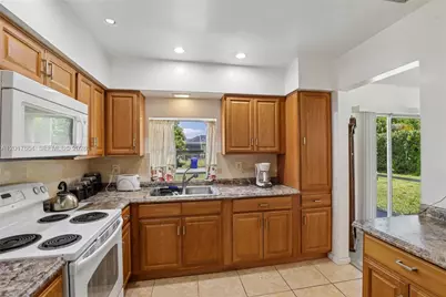 3925 Washington St, Hollywood, FL 33021 - Photo 11