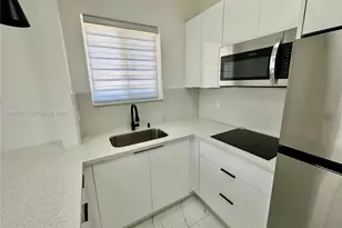 421 NW 13th Ave, Miami, FL 33125 - Photo 3