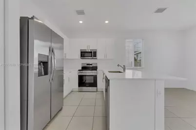 725 SE 14th Ct, Homestead, FL 33034 - Photo 7