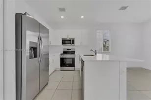 725 SE 14th Ct, Homestead, FL 33034 - Photo 7