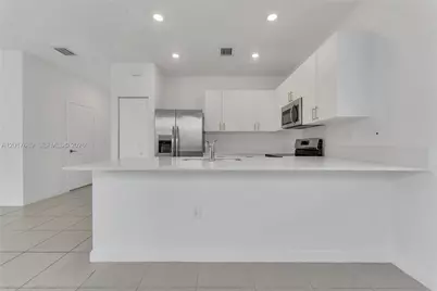 725 SE 14th Ct, Homestead, FL 33034 - Photo 7