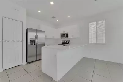 725 SE 14th Ct, Homestead, FL 33034 - Photo 5