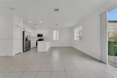 725 SE 14th Ct, Homestead, FL 33034 - Photo 5