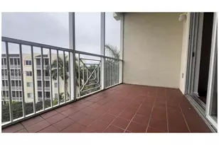 3600 Oaks Clubhouse Dr, Pompano Beach, FL 33069 - Photo 17