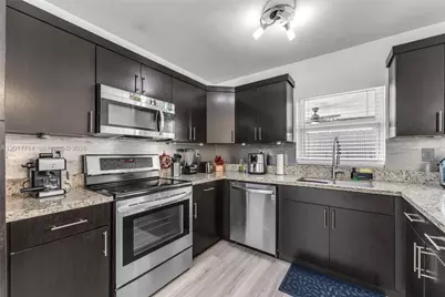 13285 NW 11th St, Miami, FL 33182 - Photo 11