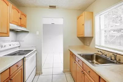 7820 SW 9th St, North Lauderdale, FL 33068 - Photo 9