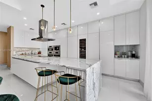 88 SW 7th St, Miami, FL 33130 - Photo 7