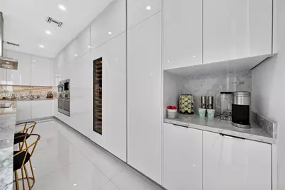 88 SW 7th St #4202, Miami, FL 33130 - Photo 11