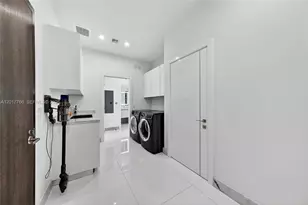 88 SW 7th St, Miami, FL 33130 - Photo 55