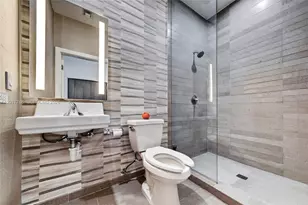 88 SW 7th St, Miami, FL 33130 - Photo 57