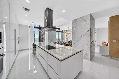 88 SW 7th St #4202, Miami, FL 33130 - Photo 9