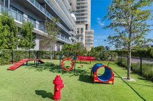 121 NE 34th St, Miami, FL 33137 - Photo 17