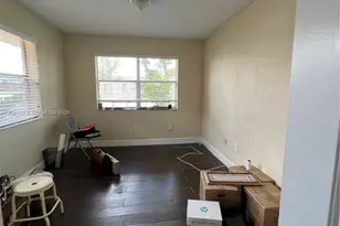 7106 NW 169th St, Hialeah, FL 33015 - Photo 17
