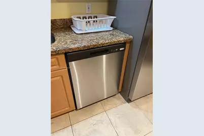5005 Collins Ave #1422, Miami Beach, FL 33140 - Photo 13