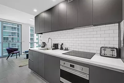 227 NE 2nd St #1610, Miami, FL 33132 - Photo 3