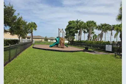 831 Bent Creek Dr, Fort Pierce, FL 34947 - Photo 3