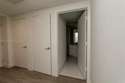 500 Brickell Ave #1407, Miami, FL 33131 - Photo 7
