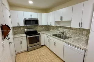 9429 SW 76th St, Miami, FL 33173 - Photo 11
