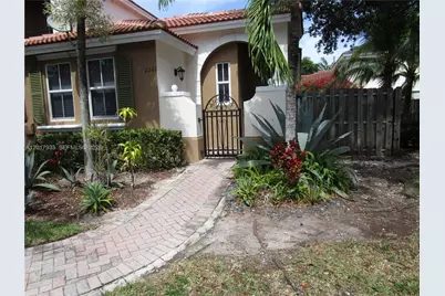 2261 NE 42nd Cir, Homestead, FL 33033 - Photo 3