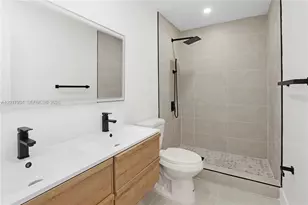 7801 Byron Ave, Miami Beach, FL 33141 - Photo 5