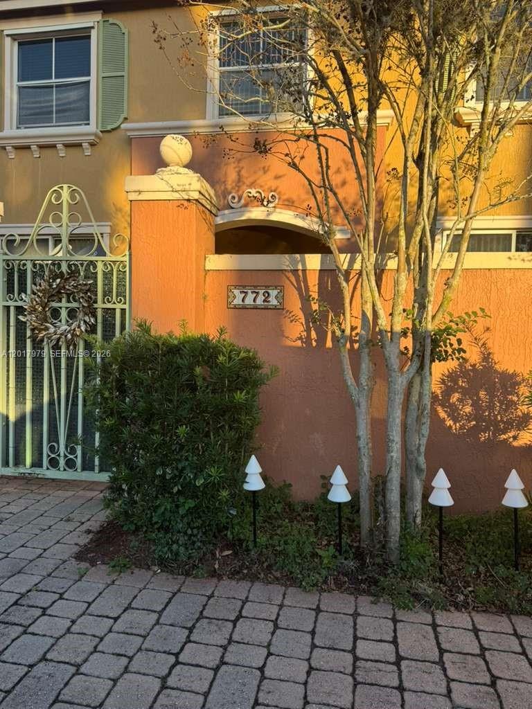 772 SW 106th Ave #1910 main architectural view