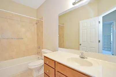1048 NE 208th St, Miami, FL 33179 - Photo 15