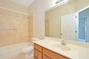 1048 NE 208th St, Miami, FL 33179 - Photo 15