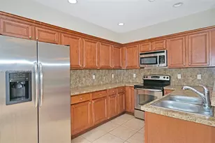 1048 NE 208th St, Miami, FL 33179 - Photo 5