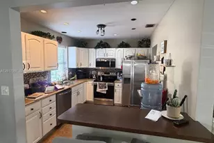 621 SW 71st Terrace, Pembroke Pines, FL 33023 - Photo 17