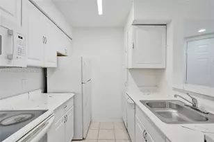 2866 S University Dr, Davie, FL 33328 - Photo 9