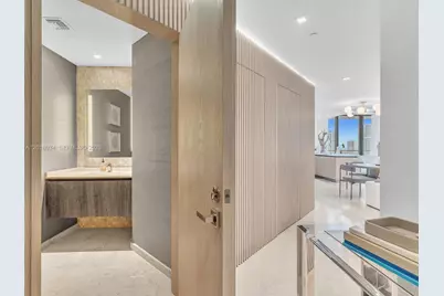 88 SW 7th St #2011, Miami, FL 33130 - Photo 5