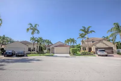 777 Tanglewood Cir, Weston, FL 33327 - Photo 25