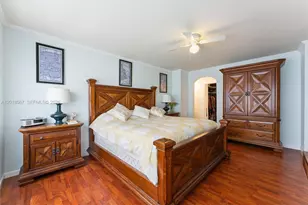 121 Golden Isles Dr, Hallandale Beach, FL 33009 - Photo 25