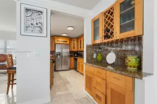 121 Golden Isles Dr, Hallandale Beach, FL 33009 - Photo 9