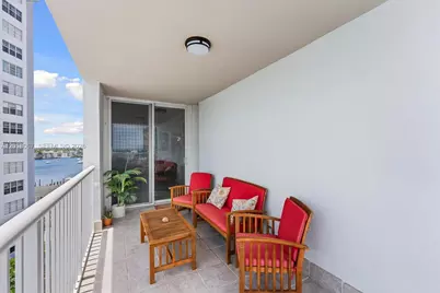 121 Golden Isles Dr #707, Hallandale Beach, FL 33009 - Photo 5
