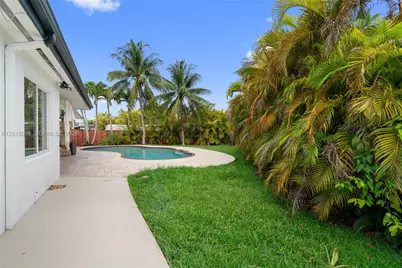 13611 SW 77th St, Miami, FL 33183 - Photo 7
