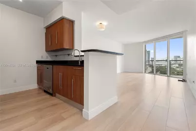 325 S Biscayne #1718, Miami, FL 33131 - Photo 3