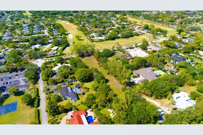 9840 SW 104th St, Miami, FL 33176 - Photo 11