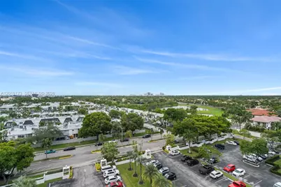 1000 Parkview Dr #1025, Hallandale Beach, FL 33009 - Photo 11
