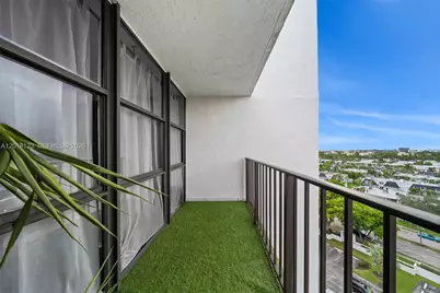 1000 Parkview Dr #1025, Hallandale Beach, FL 33009 - Photo 9