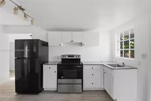 1035 NW 5th St, Miami, FL 33128 - Photo 3