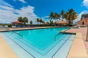 2555 Collins Ave, Miami Beach, FL 33140 - Photo 13
