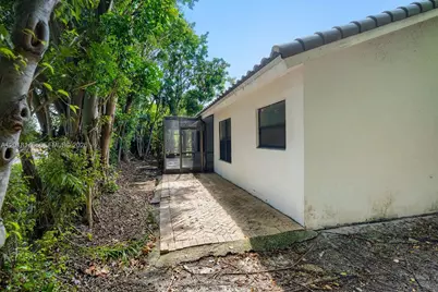 8515 NW 83rd St, Tamarac, FL 33321 - Photo 27