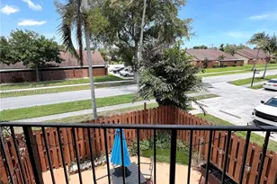 192 Springdale Cir, Palm Springs, FL 33461 - Photo 3